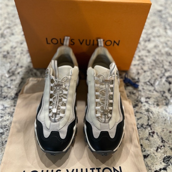 Louis Vuitton Sneakers Sz 38 - Picture 2 of 9